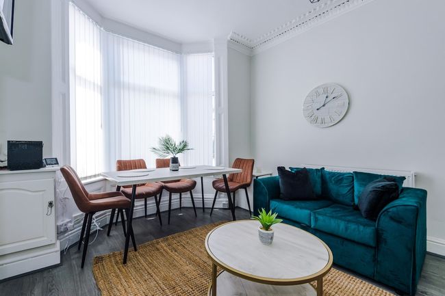 Perfect Contractor House in Liverpool with 7 Beds By PureStay - 7 night min