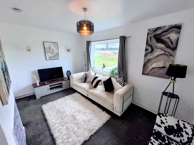 2 Bed Ebbsfleet Retreat | Parking | Garden