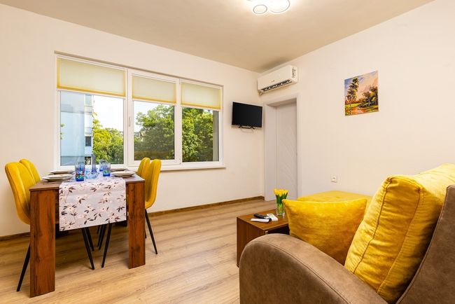 Modern 1BR Apt with Private Garage near Mall Plovdiv, Pulmed and Rowing Canal
