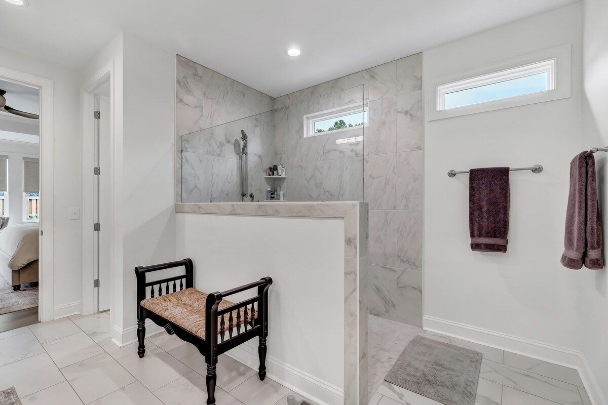 Luxury Oasis - Pool, Jacuzzi, Golf Cart!