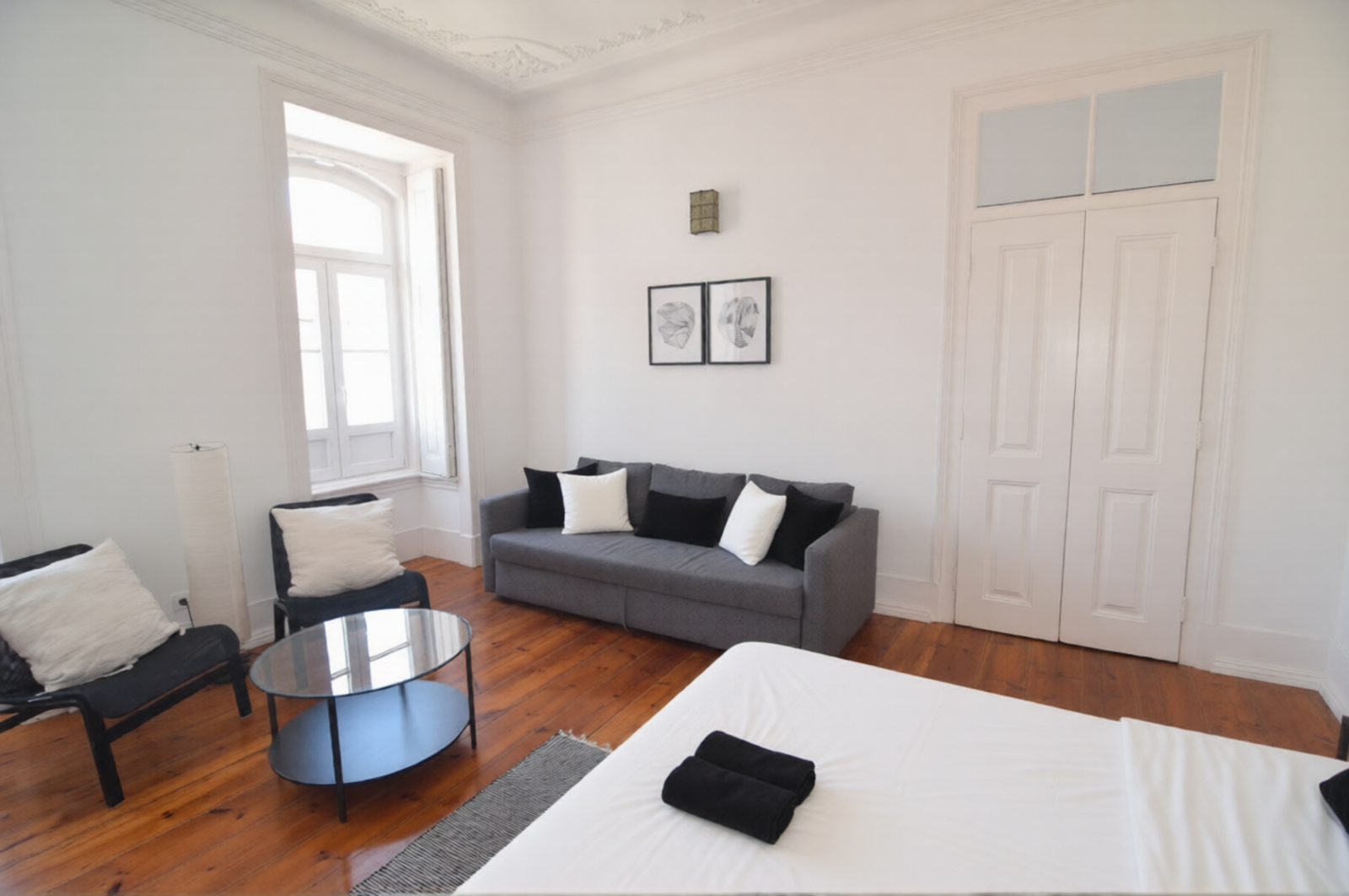 Spacious Room by Tagus River | Prime Lisbon Location