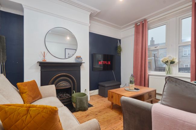 Stunning 4 Bedroom House in Bradford for Business Stays - 6 Actual Beds with Parking - 3 night min!