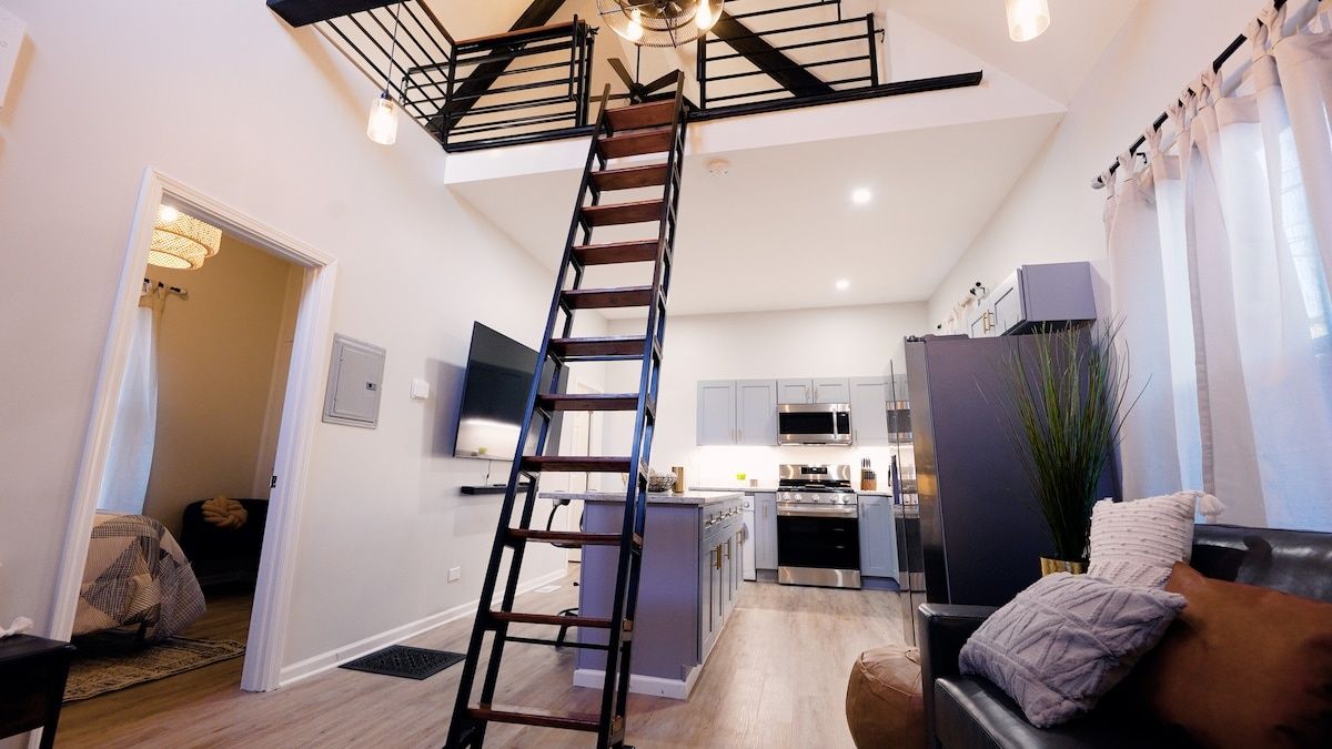 May: Private Loft Apartment - 15 Min from Downtown