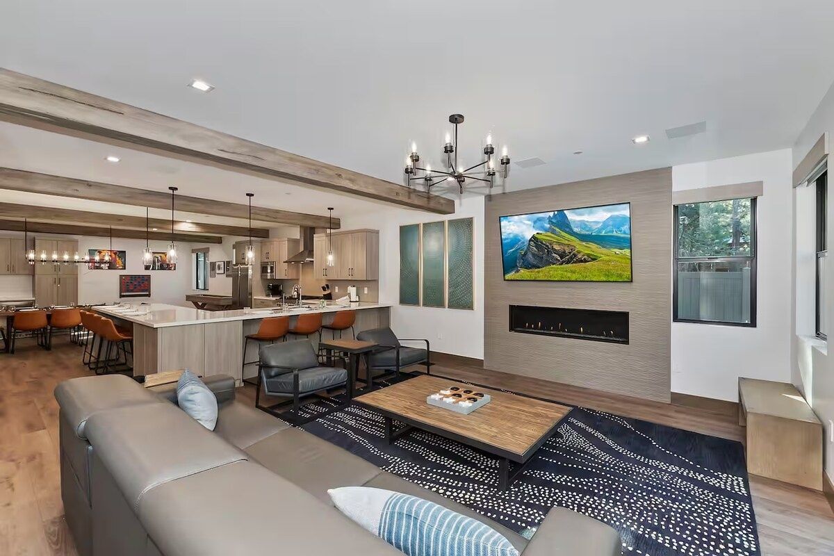 Walk to Snow Summit | Luxury 4BR | Hot Tub | Central AC | EV