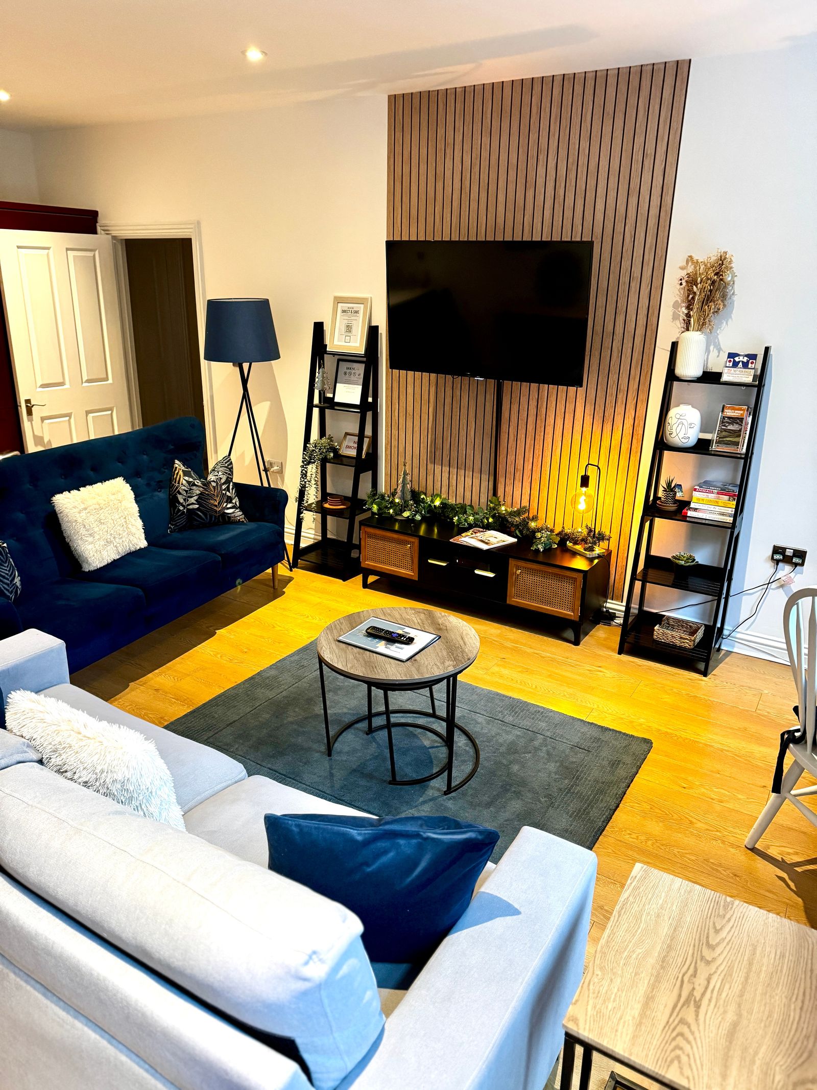 Bond End, Spacious 3 bed with Free parking