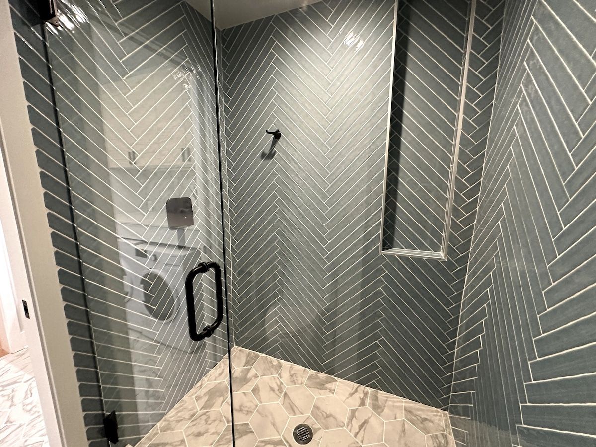 Mid Century Vibes - Modern Newly Rennovated! DT
