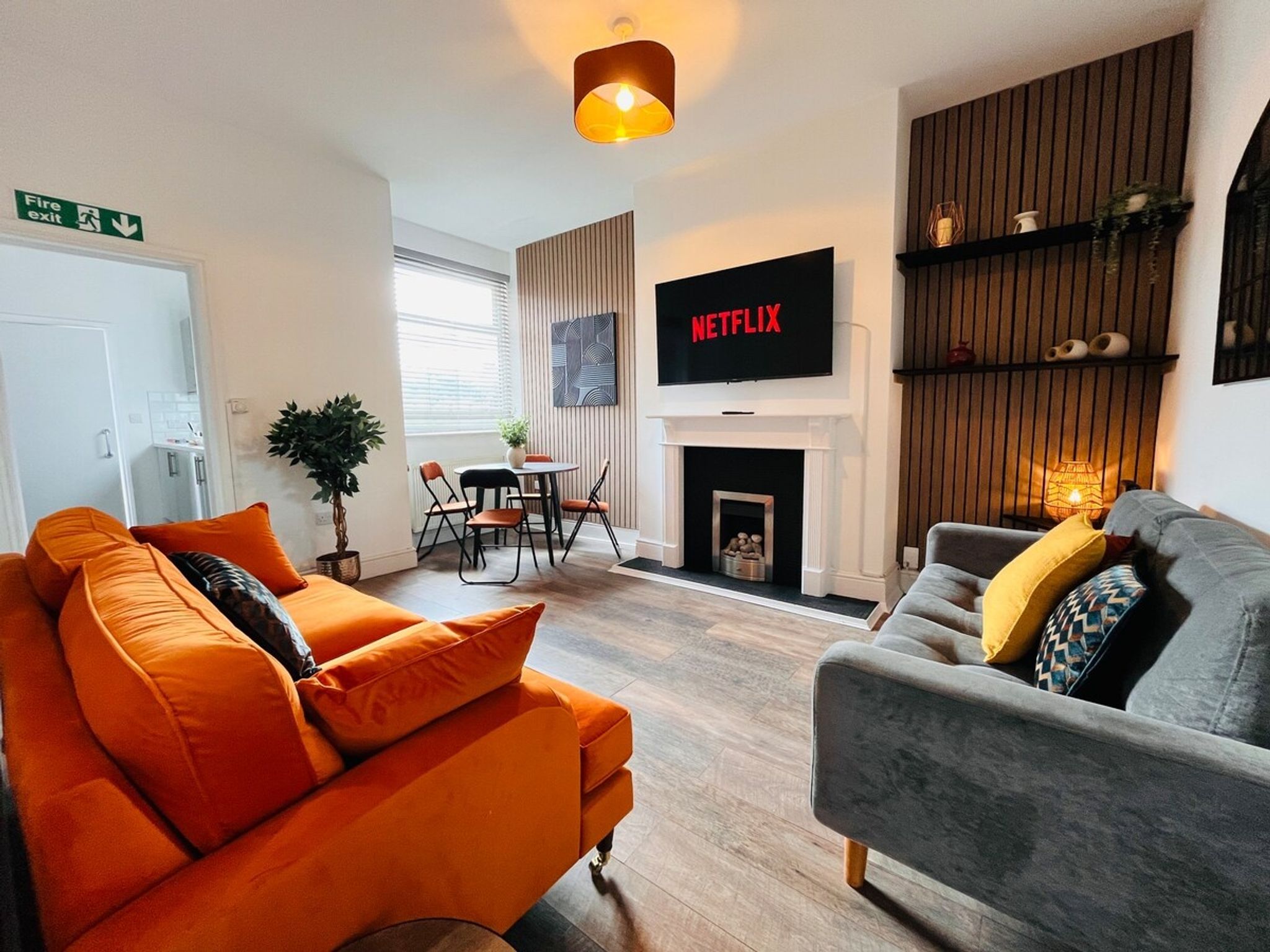 Stylish 5BR 5BA Home in Salford | Street Parking