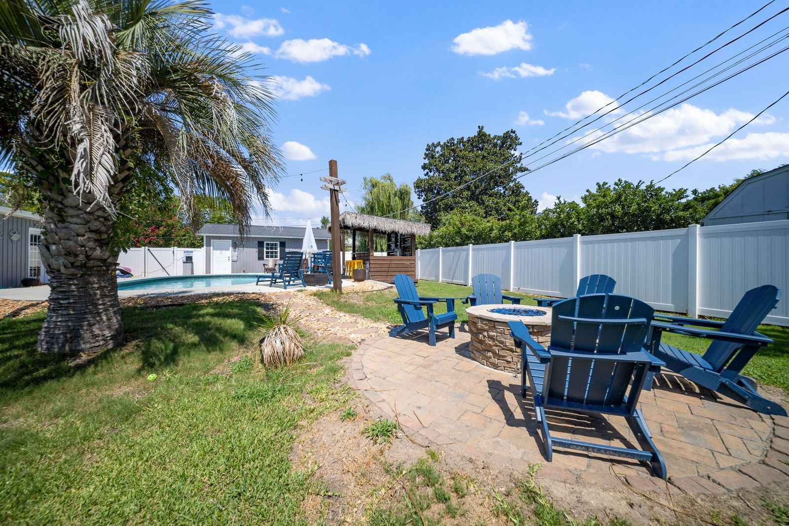 The Oasis - Heated POOL - Tiki Bar - Beach Life!