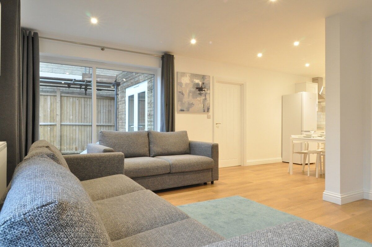 The Swift-Bright, Modern 5-Bed Family Home Nr Bath