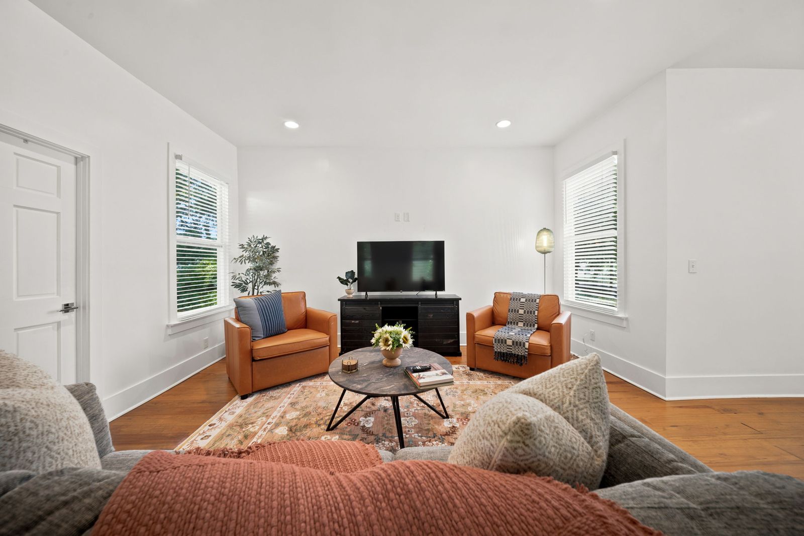 Boho Bungalow - Downtown - Free Parking