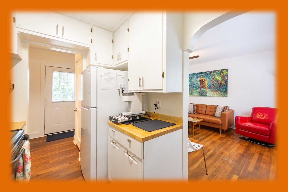 Clean, Quiet Medical & Work Stay · Fenced Yard, Pets Welcome