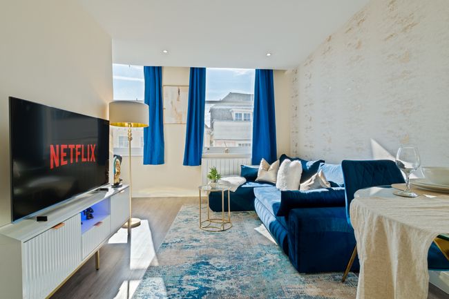 The Luxe Pad • Stylish Stay in Canterbury