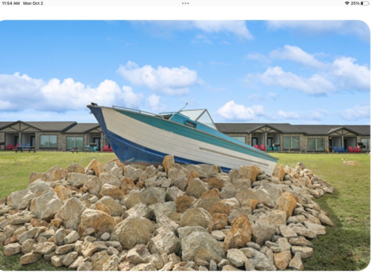 MotorBoat Inn Suite 4