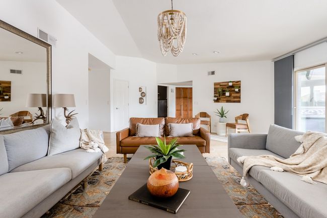 Saguaro. Large Pool, Putting Green, Play Set, Dream Kitchen