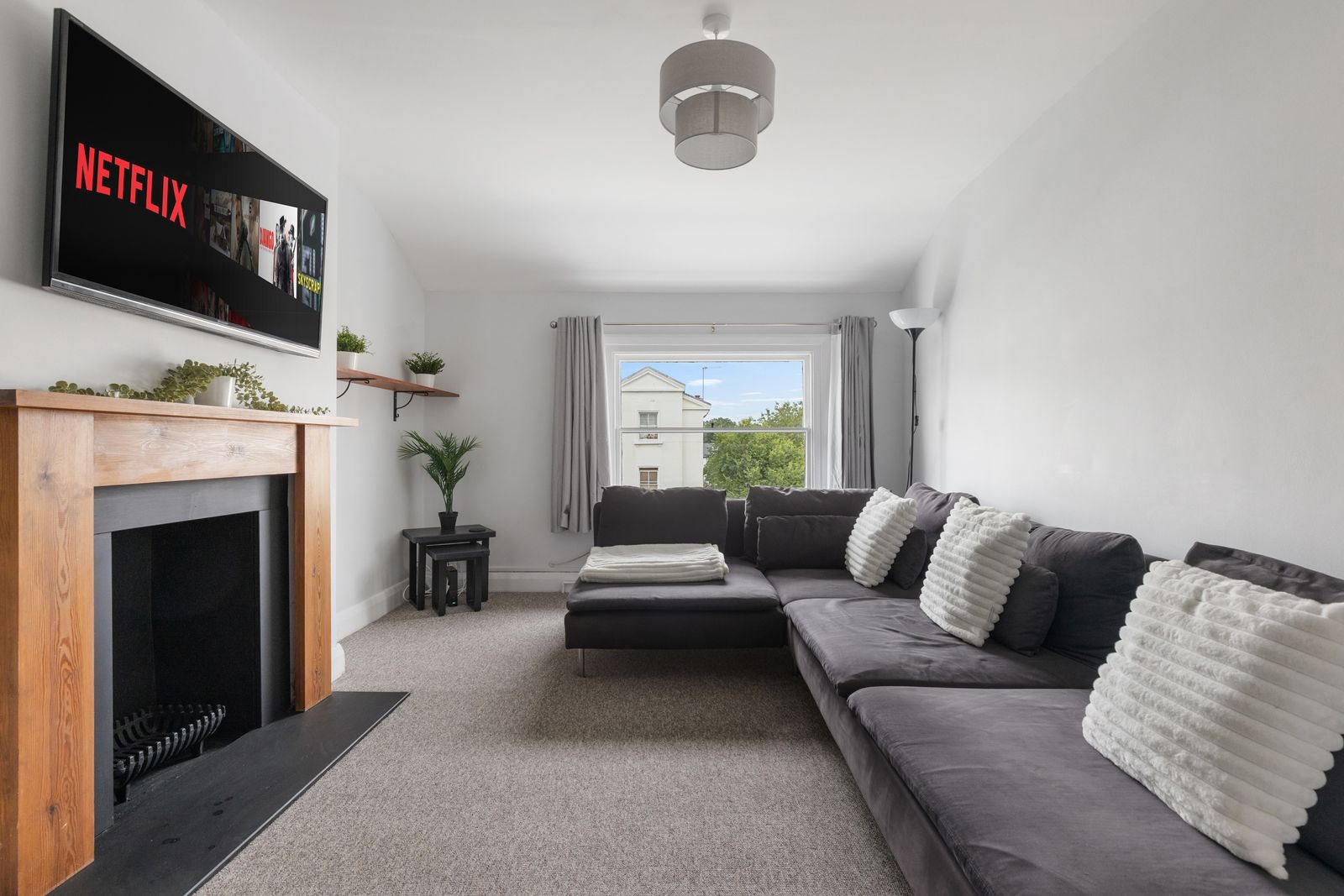 Cosy & Spacious | 25min to Central London!