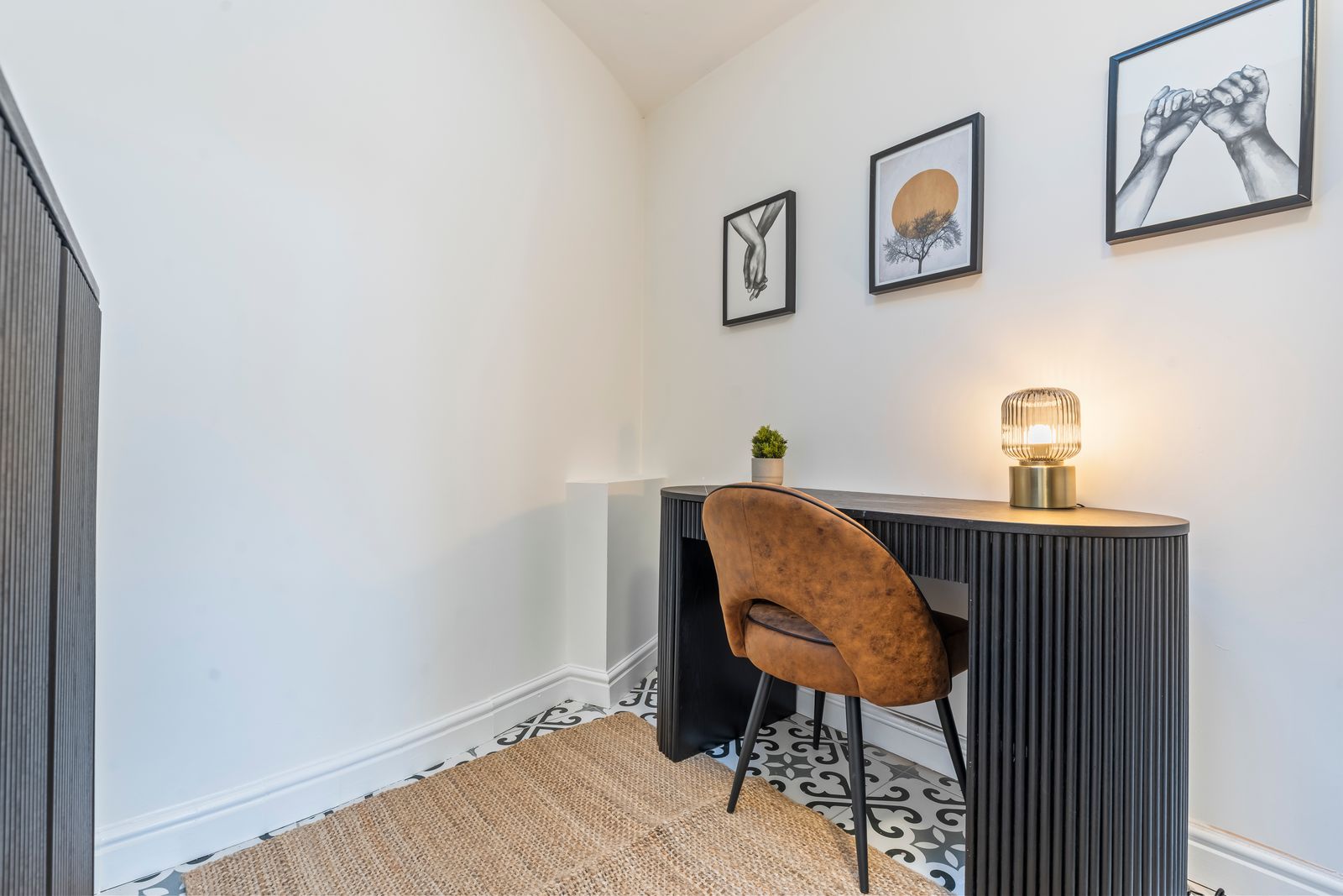 Stylish Aparthotel with Parking, Office&Pool Table