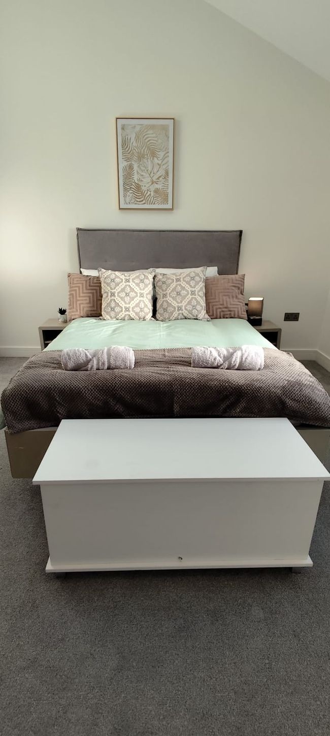 Modern Home | Sleeps 8 | Near Pantiles