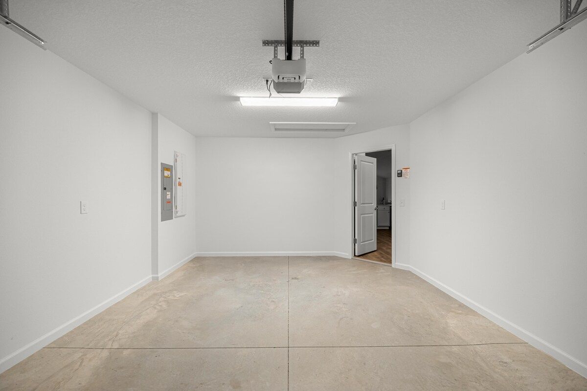 Cozy 2BR Near Eastport Sq. & Middleton | Patio — photo 19