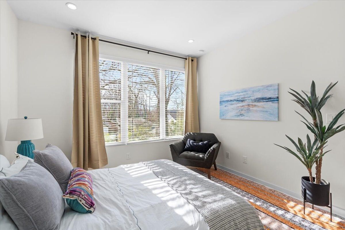 Elevated Room with Bath close to Uptown Charlotte