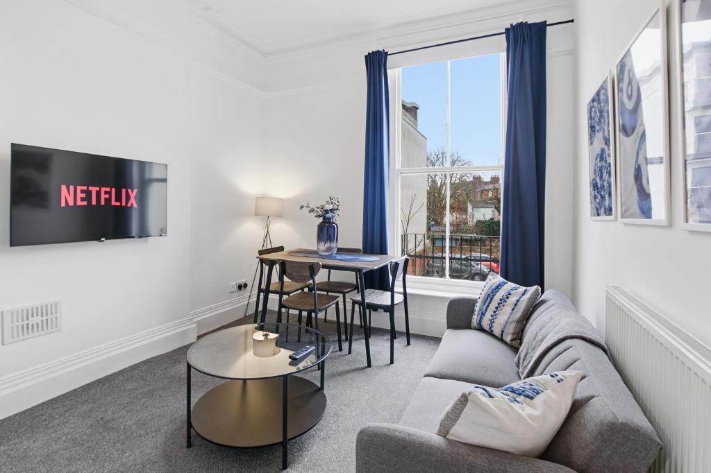 Sleek Stylish Apartment in Central Gloucester