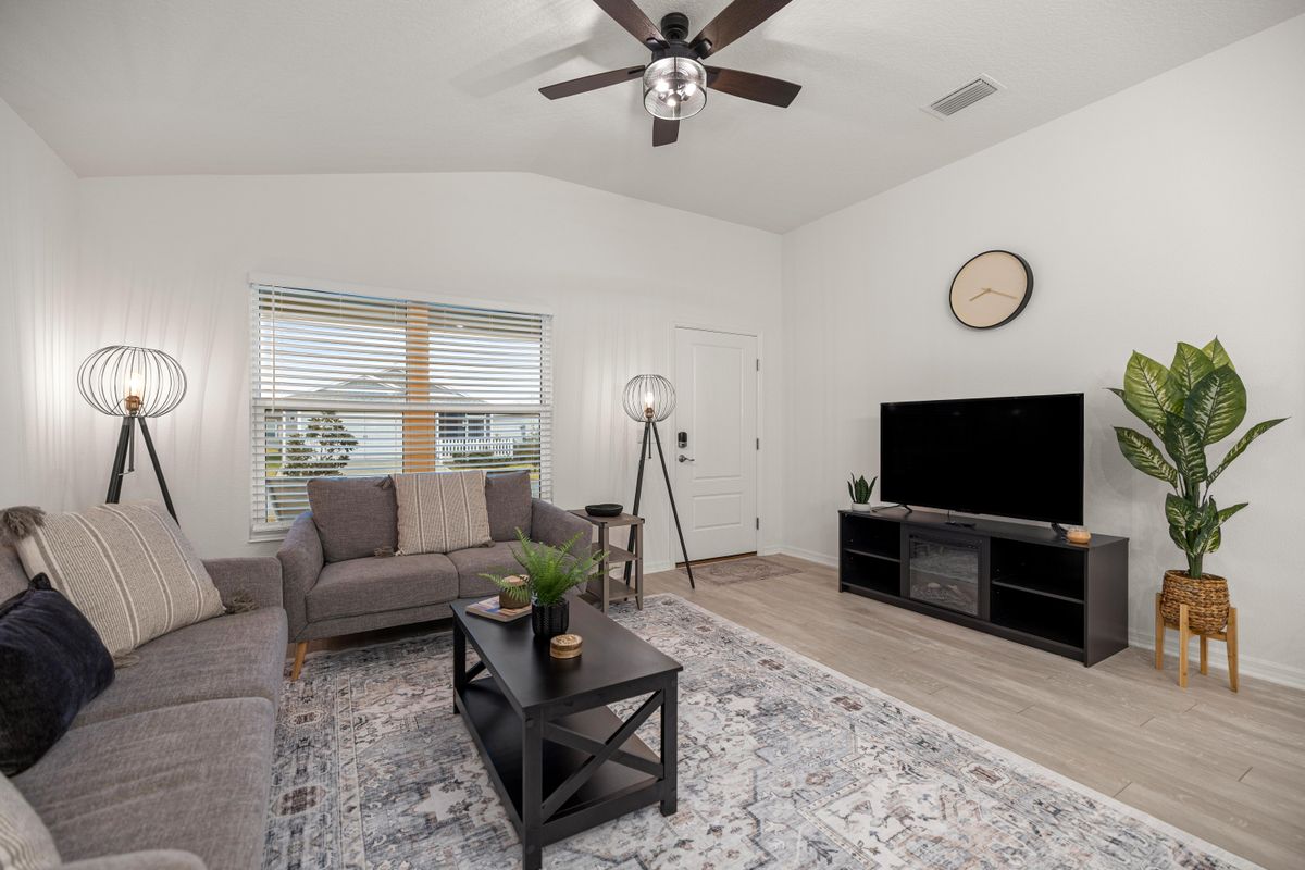 2BR · 2 Bath · Golf Cart · Mins to Eastport Sq — photo 3