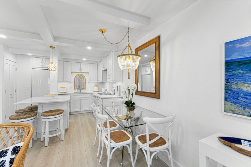 Beautiful 2-Bed Steps to Naples Beach & Town — photo 12