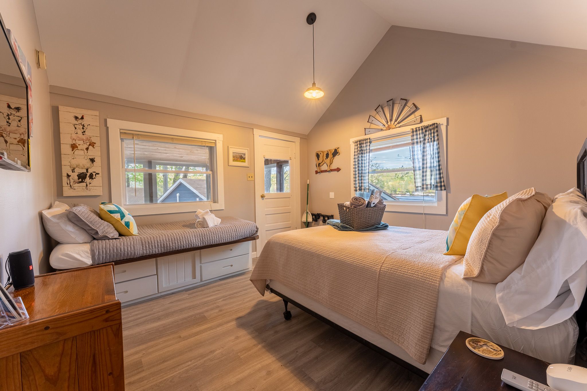 Cabin 5, featuring AC, TV, Wi-Fi, and Lake Views & Access