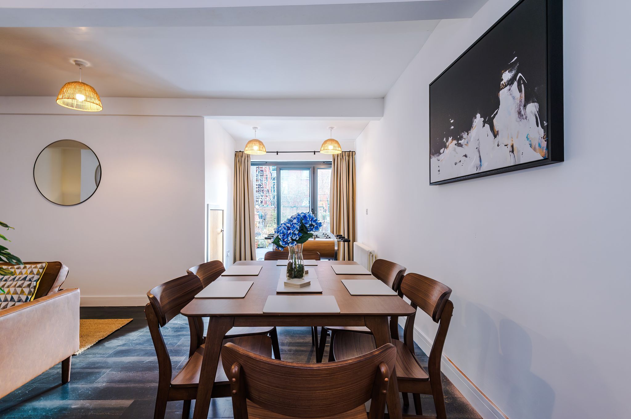 Modern MCR 3BR Home • Games • 2.5 Baths • Sleeps 8