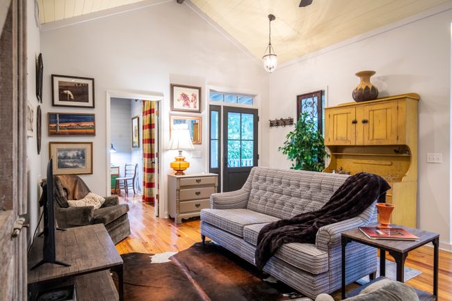 The Nest Egg, 3BR Home by Velvet Ditch Villas