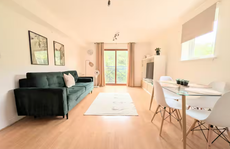 Lakeside 2BR | 2 Baths | Parking | Sleeps 6