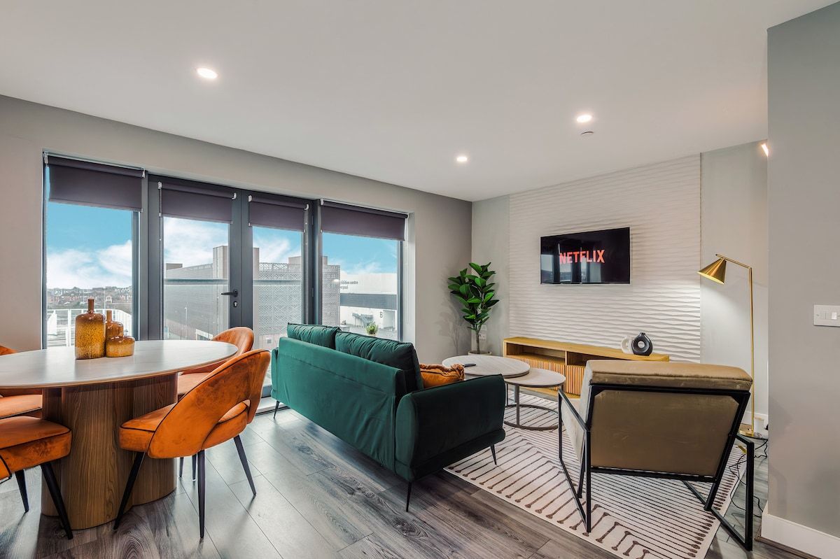 Stylish 2 Bed Apartment by Albert Dock & M&S Arena