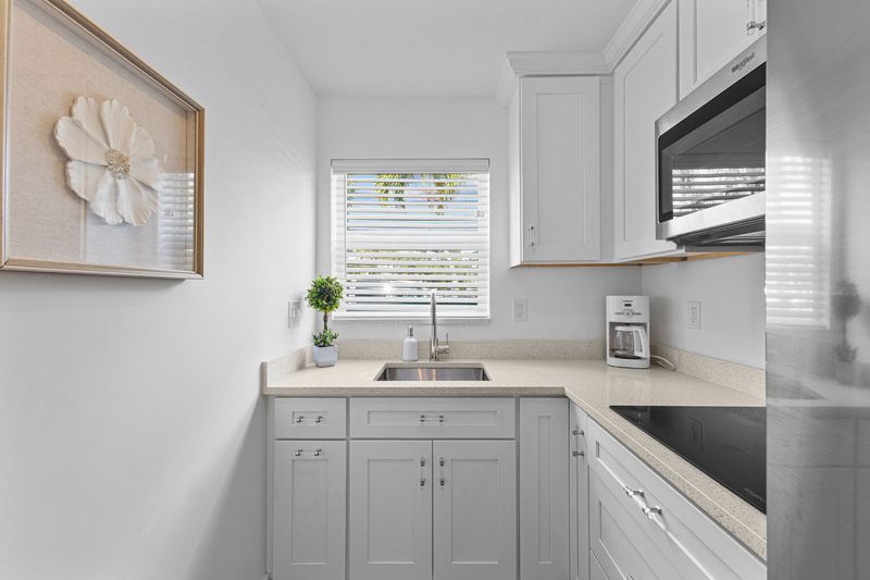 Perfectly-Located Studio at Naples Beach & Town — photo 8