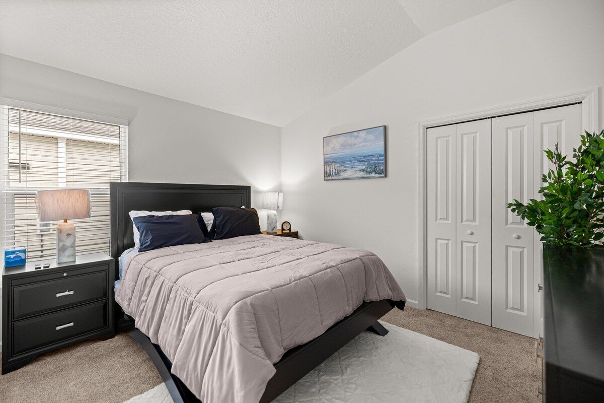 Cozy 2BR Near Eastport Sq. & Middleton | Patio — photo 12