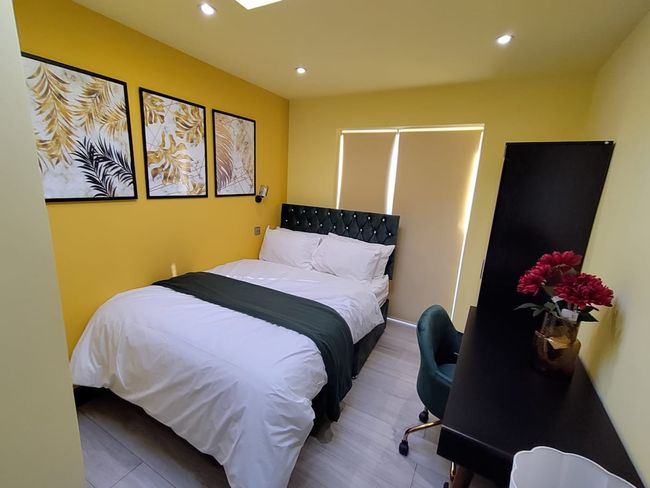 Letzi private en-suite, North Harrow.