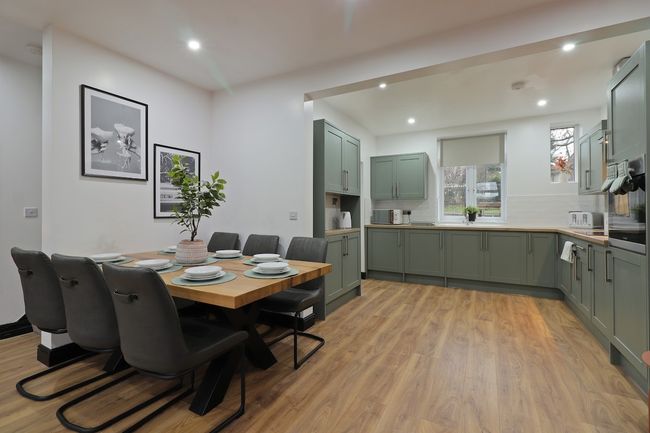 NEW Sheffield House for 9 Contractors by PureStay