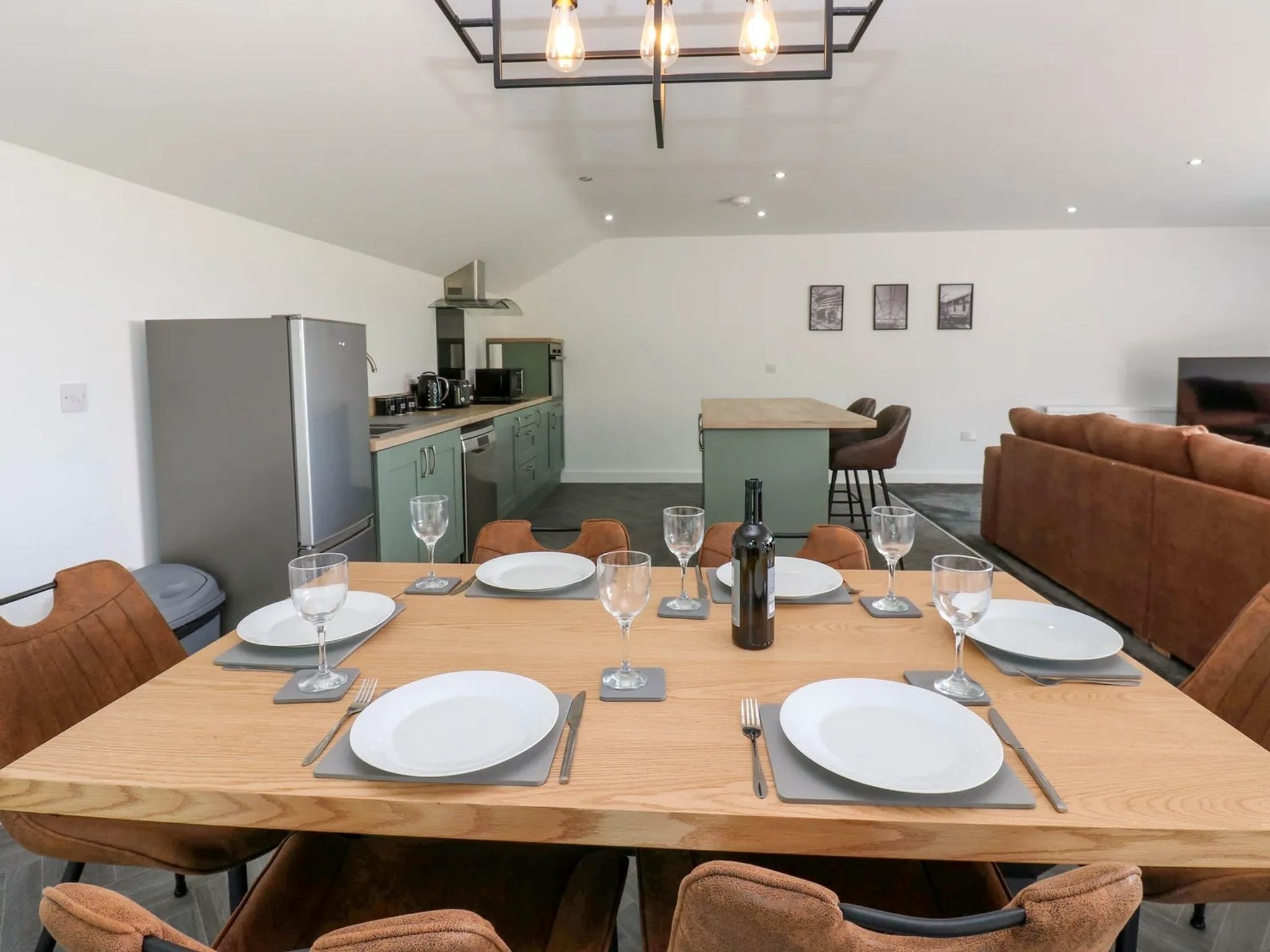 1739400125