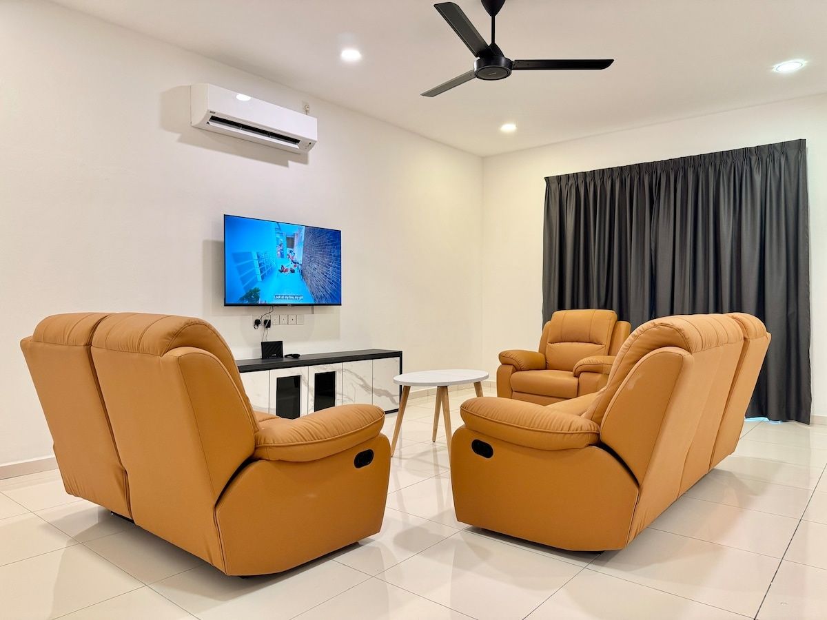 A Pleasant 4BR Home V - 5 mins to shops and mall