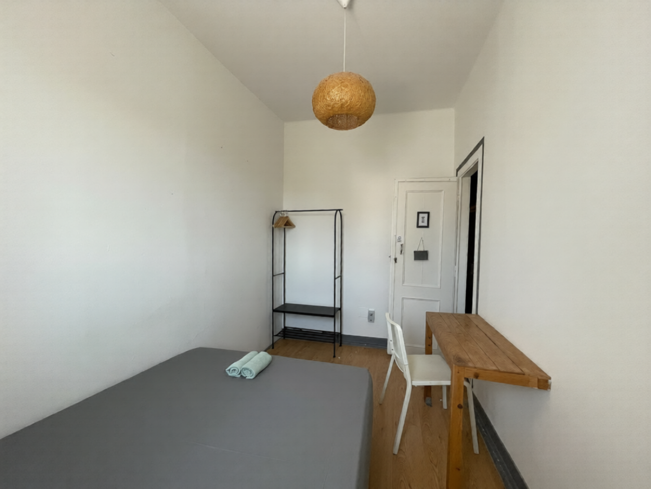 Room in Santos – Heart of Lisbon’s Trendy District