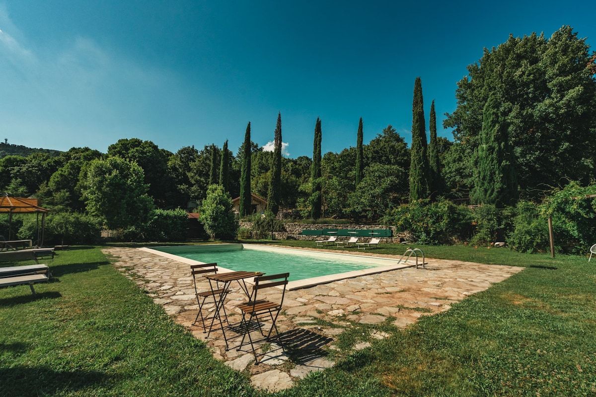 Twin Retreat Ensuite • Pool • Tuscan Valley Views