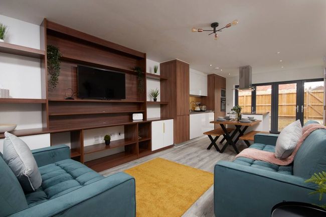 BIG 5 BR House with 7 Beds + Parking in Manchester by PureStay - Perfect for Weekends!