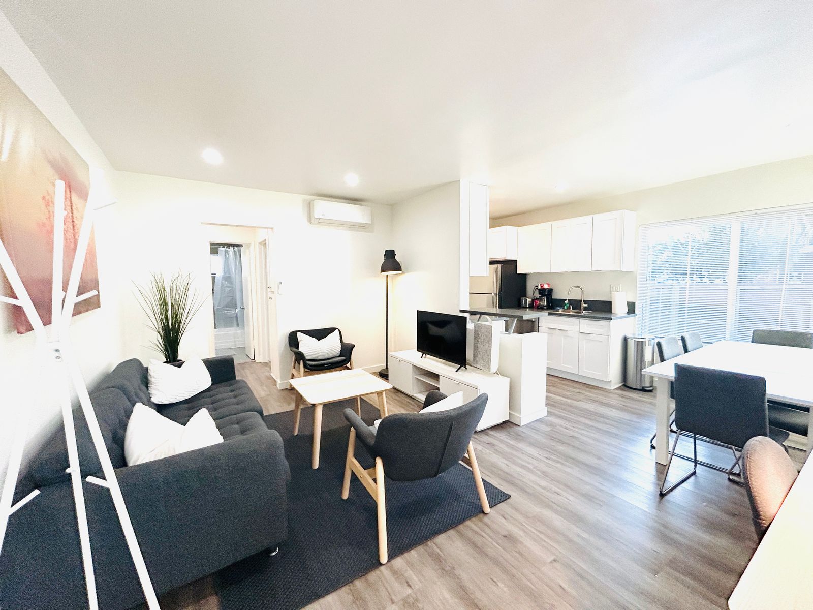 3BR Apt in West LA by Just Bring Your Toothbrush