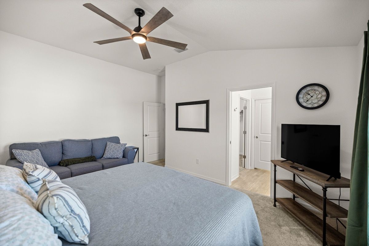 The Eastport Escape | New 3BR | King + Golf Cart — photo 21