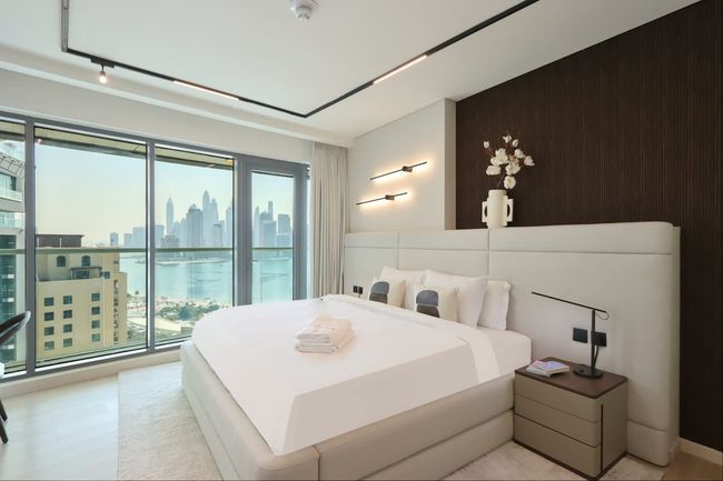 Upgraded 2BR | City Skyline Views and Beach Access