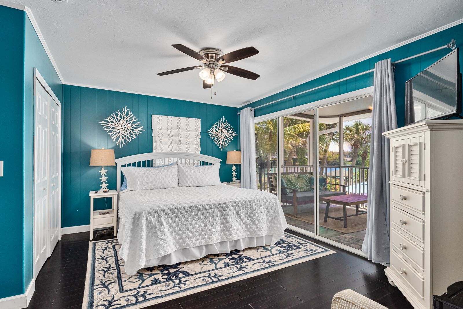 Crane Creek Inn Heron Room: Waterfront Pool B&B