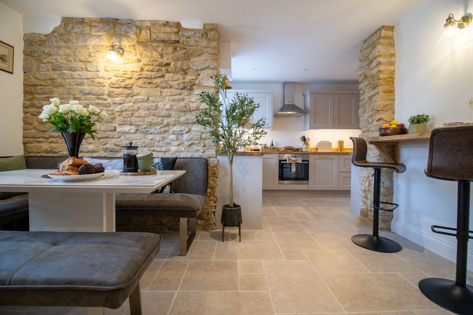 Belmont House - 4 bed, ensuites, private parking