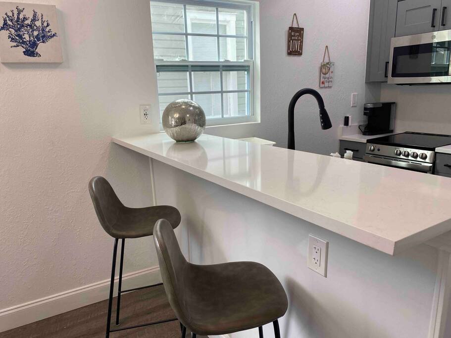 Contemporary Bungalow Walk to Armature & Riverwalk