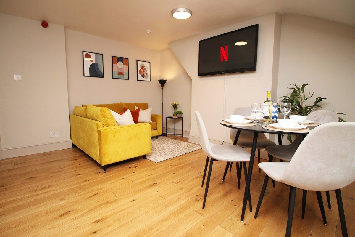 Monthly Stay Deal| 2BR w/Parking Near City Centre
