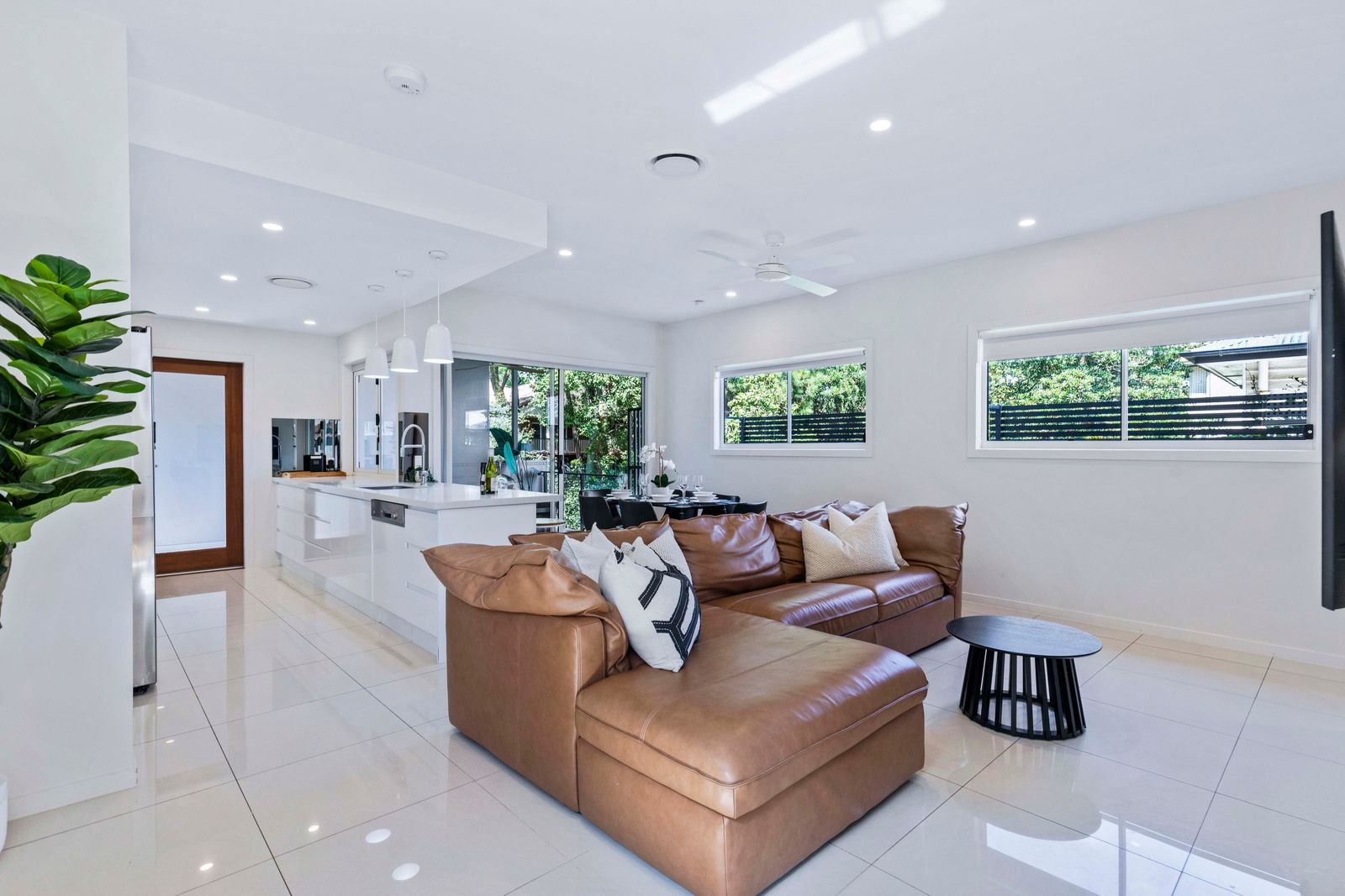 Park Avenue Luxe Chic Townhouse Sleeps 9, Carpark
