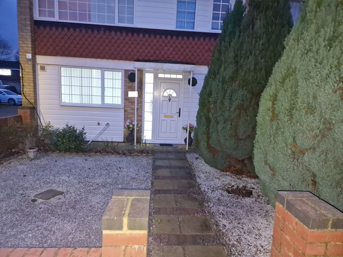 NightRest Homes Hemel Hempstead Smart TV In Each Room - Parking