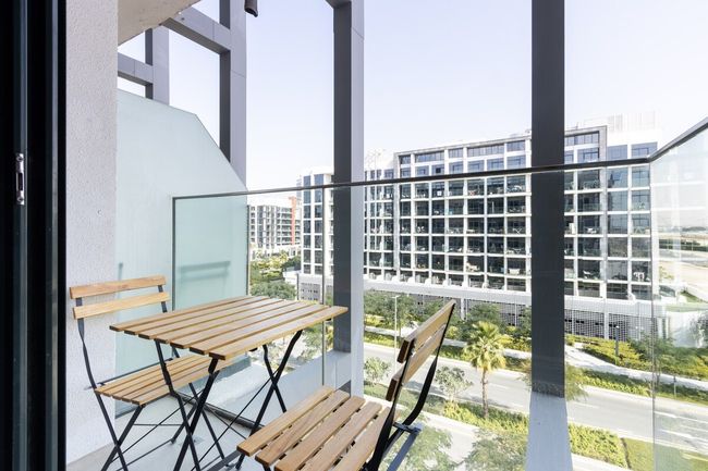 Bright Studio w/ Balcony | Close to Downtown Dubai